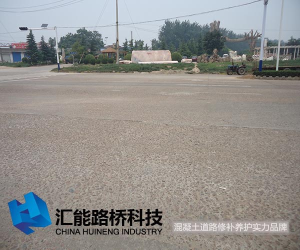 山西侯馬市 露骨起皮起砂 1 病害.jpg 水泥路面露骨修復(fù)中.JPG